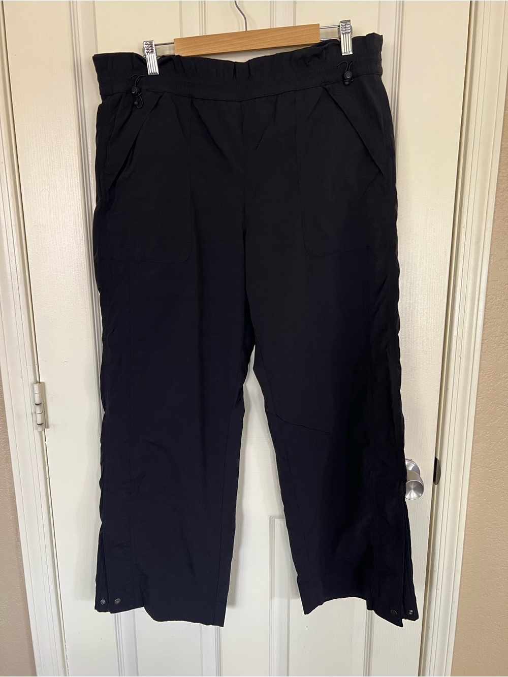 Athleta Trekkie High Rise Parachute Pants Black Ripstop Hiking Travel Women’s 16